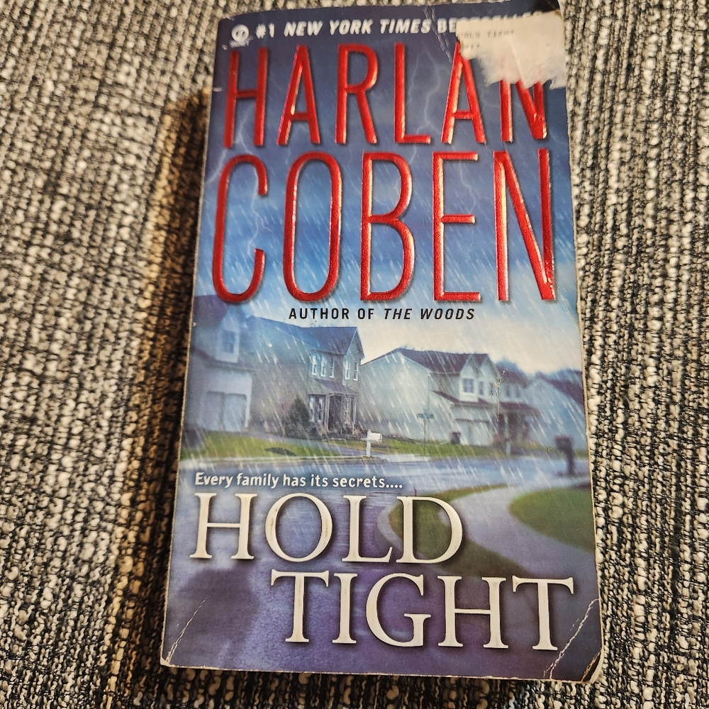 🖤 Harlan Coben Hold Tight Paperback Book Best Seller